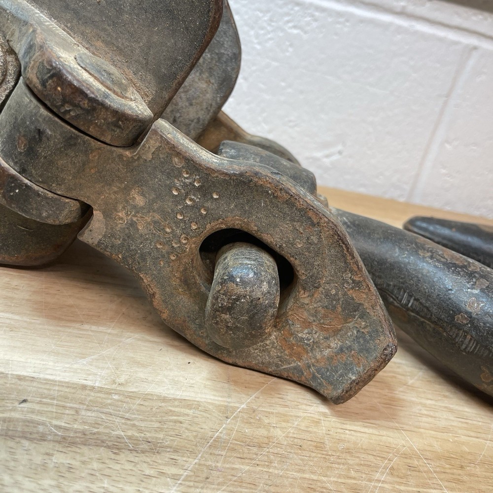 Industrial Snatch Block Solid Iron Pulley - 45lbs