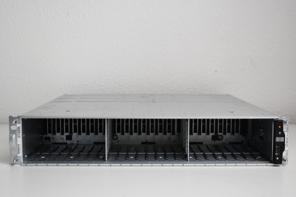 NetApp NAJ-1001 24-Bay 2.5" Disk Array w/ 2x IOM6 Controllers 2x PSU