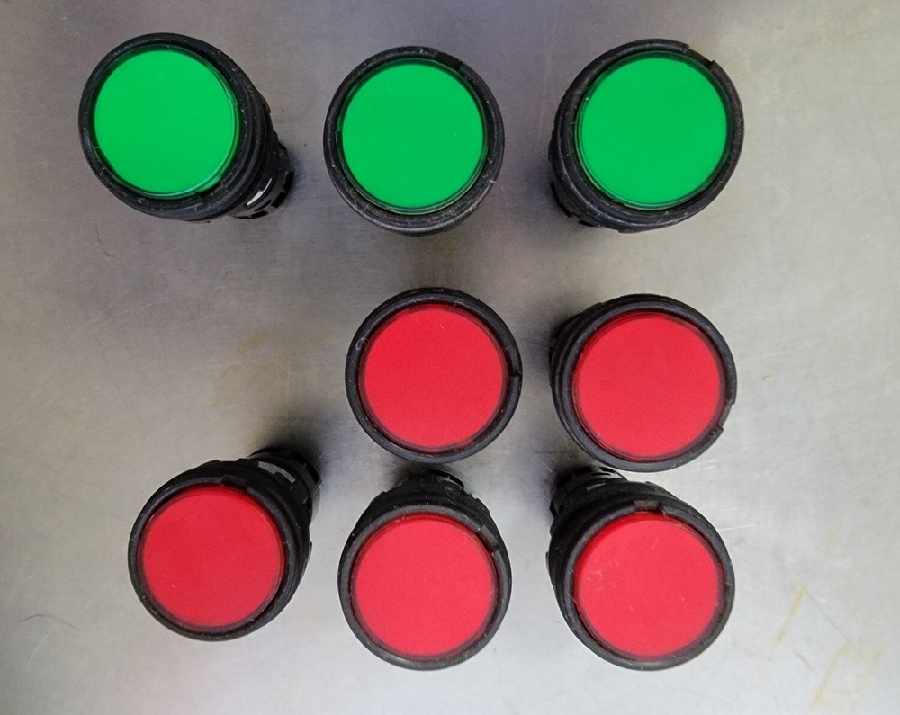 IDEC HW-P   Red & Green LED Indicator Lights