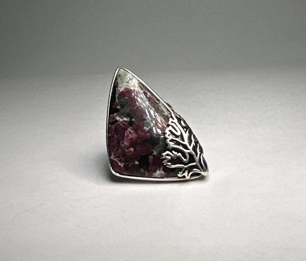 Vintage 925 Sterling Silver Large Angular Stone Ring With Detailed Leaf