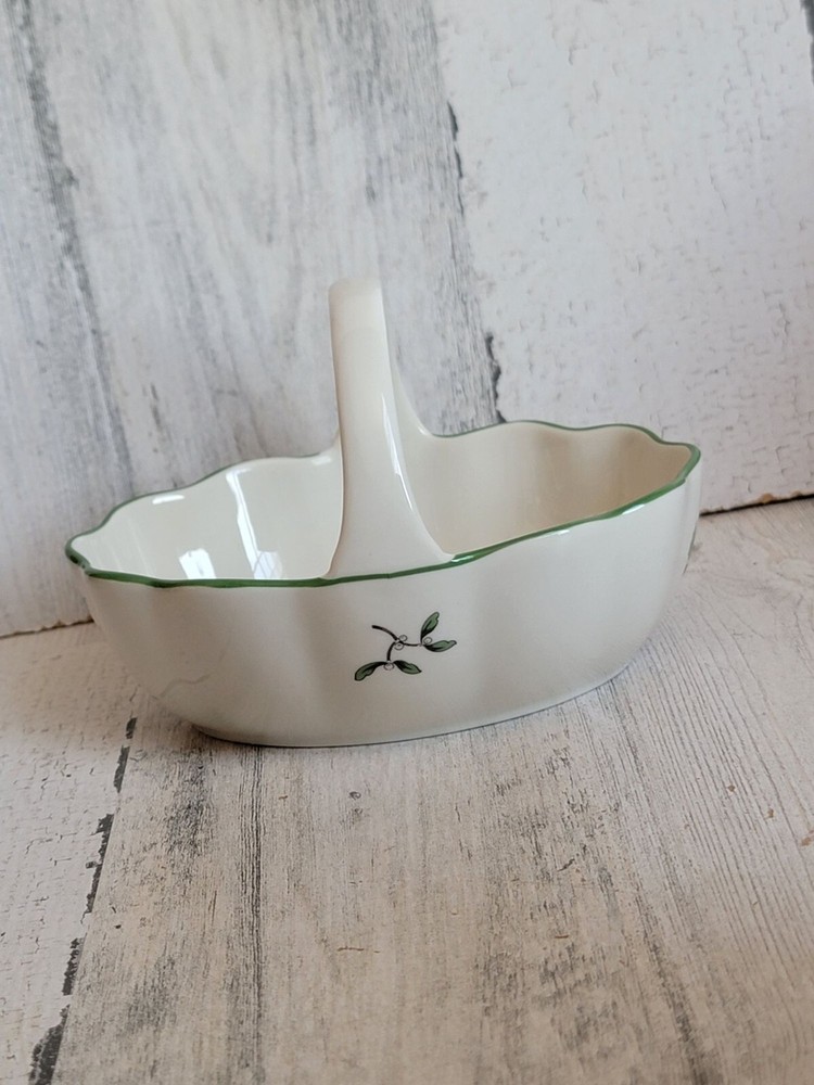 Spode Basket with handle 6" Vintage home decor tree Mistletoe