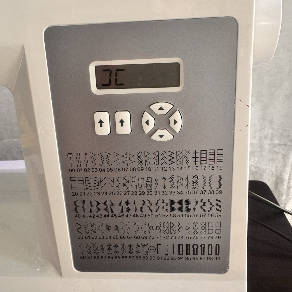 Singer Brilliance 6199 Electronic Sewing Machine