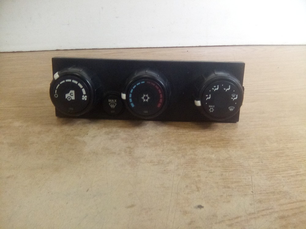 International MV 4065331C5 Climate Control