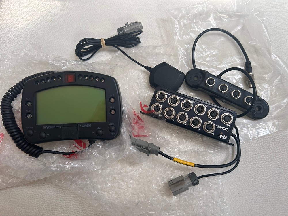 AIM EVO4 / MYCHRON 3 DASH COMBO with 4-way Data Hub.