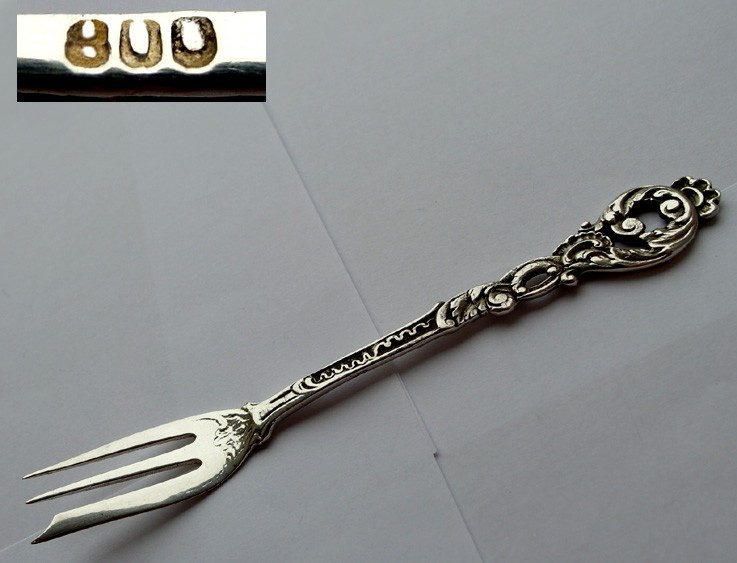 Beautiful Antique Rococo Kitchen Fork 800er Silver F403