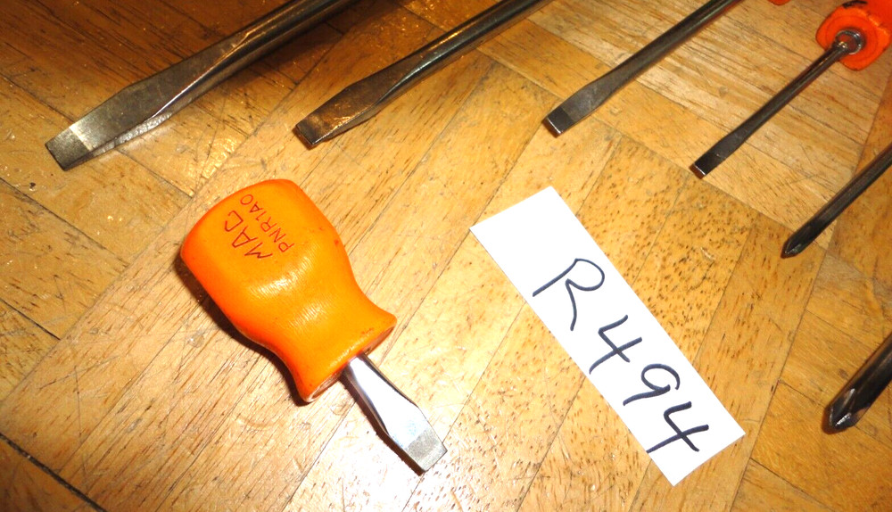 MAC TOOLS 9 PIECE MULTI COLOR HANDLE HARD HANDLE MIXED SCREWDRIVER SET