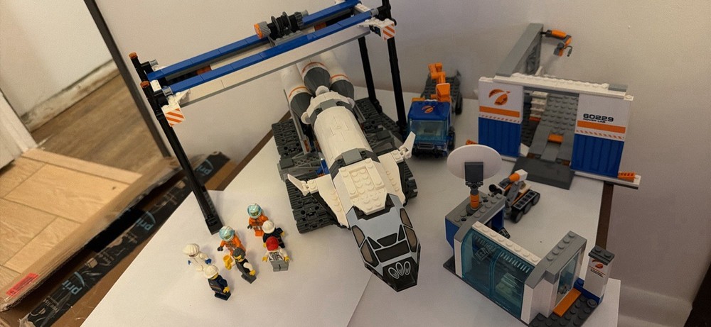 LEGO CITY: Rocket Assembly & Transport (60229) 99%+ Complete