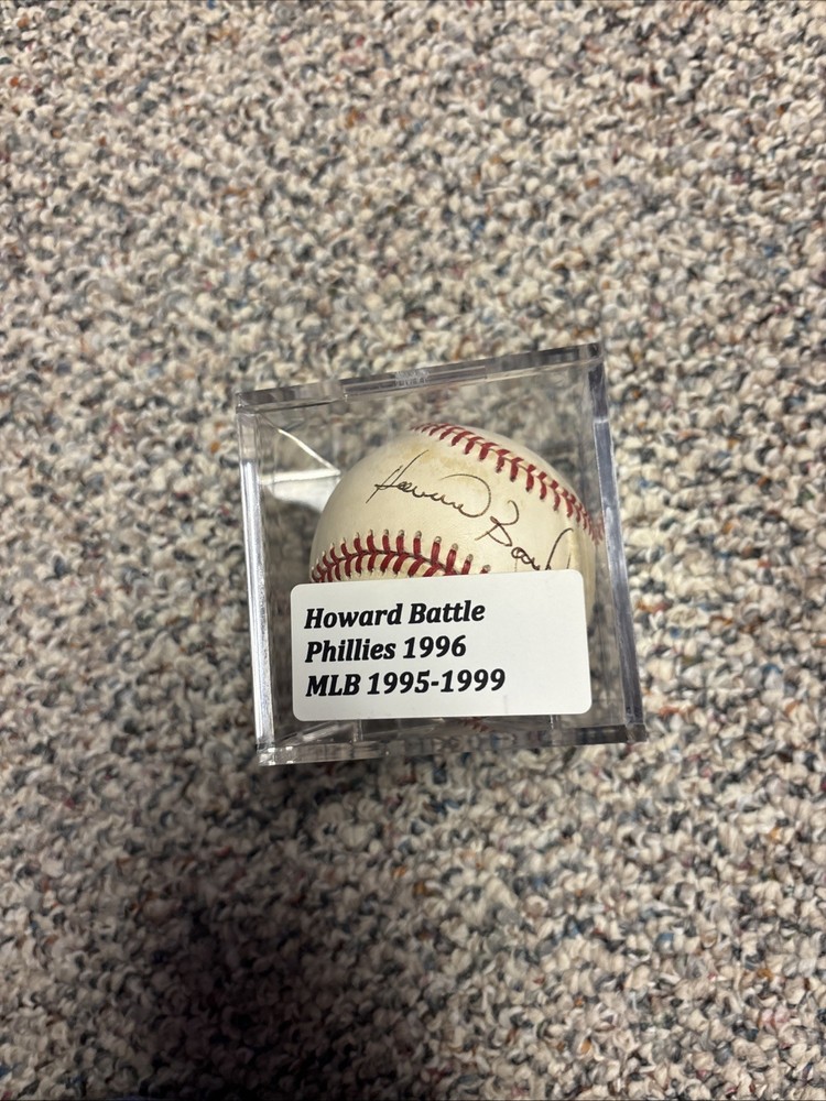 Howard Battle Autographed Baseball & Case, Phillies
