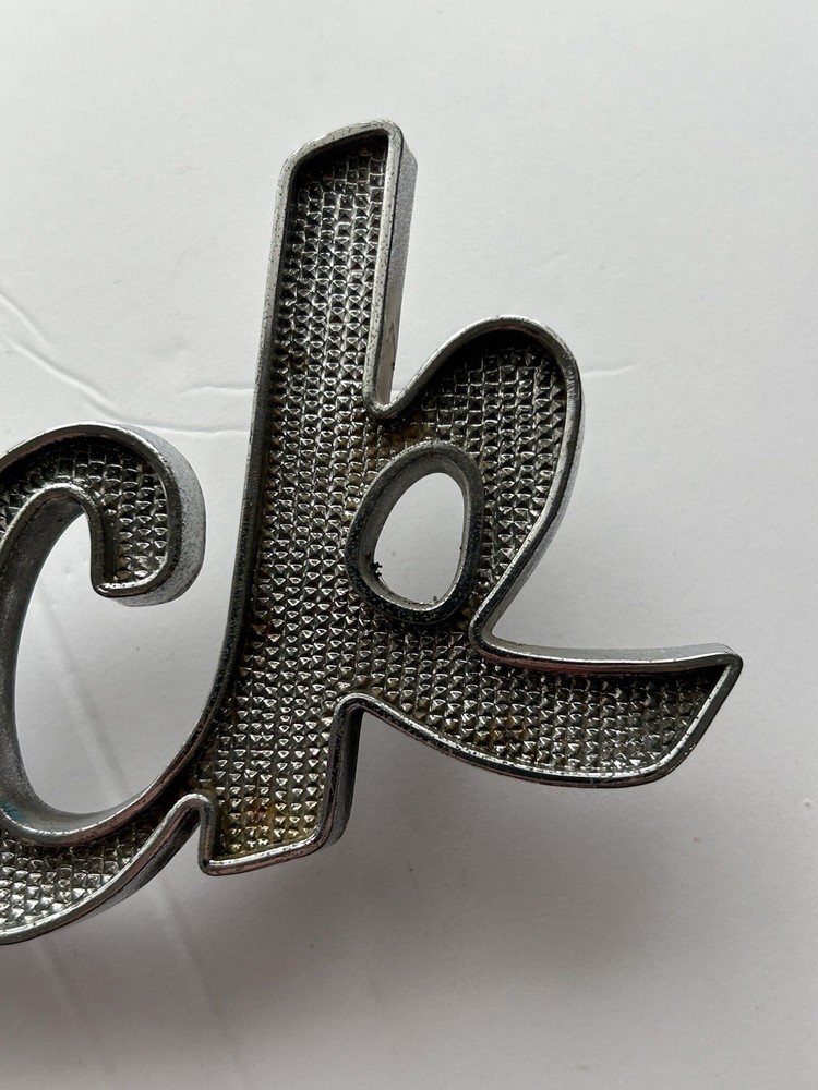 Vintage Mack Side Emblem Plastic #27RU2127-A