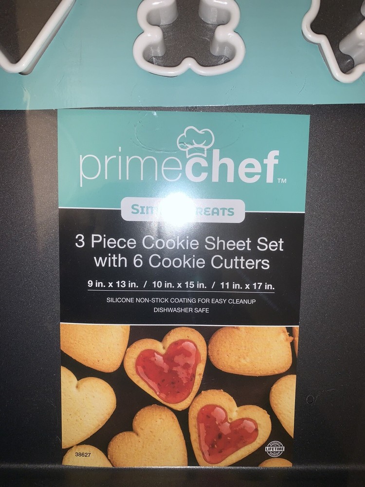 3 Peice Cookie Sheets With 6 Cookie Cutters