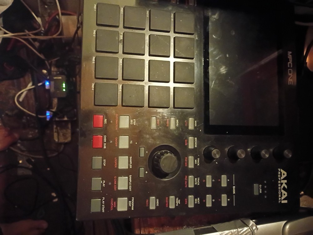 AkainMPC One Drum Machine Sampler/Sequencer Tested Working