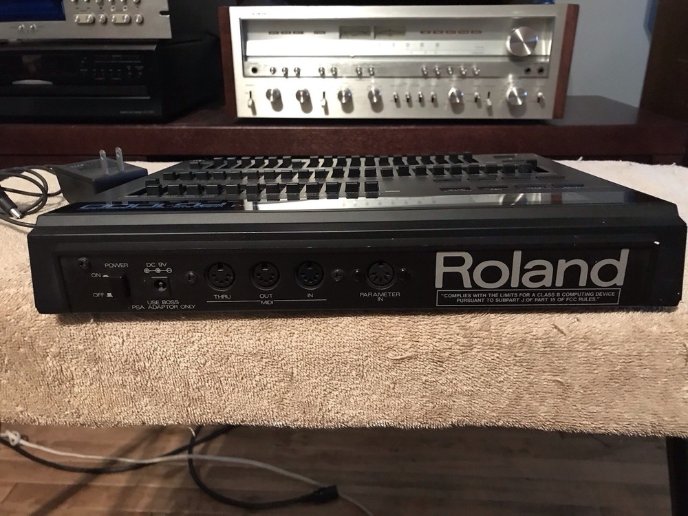 Roland PG-1000 Linear Synthesizer Programmer With Power Supply