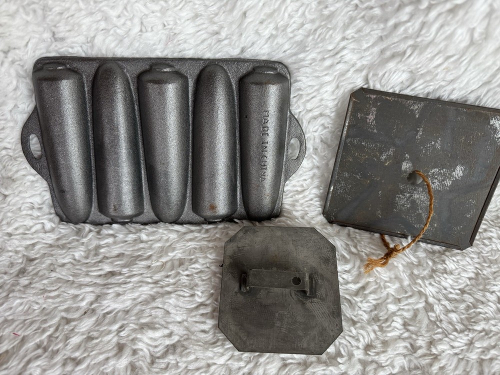 Cast Iron Corn Cob Cornbread Heavy Metal Pan Plus 2 Primitive Cookie Cutters