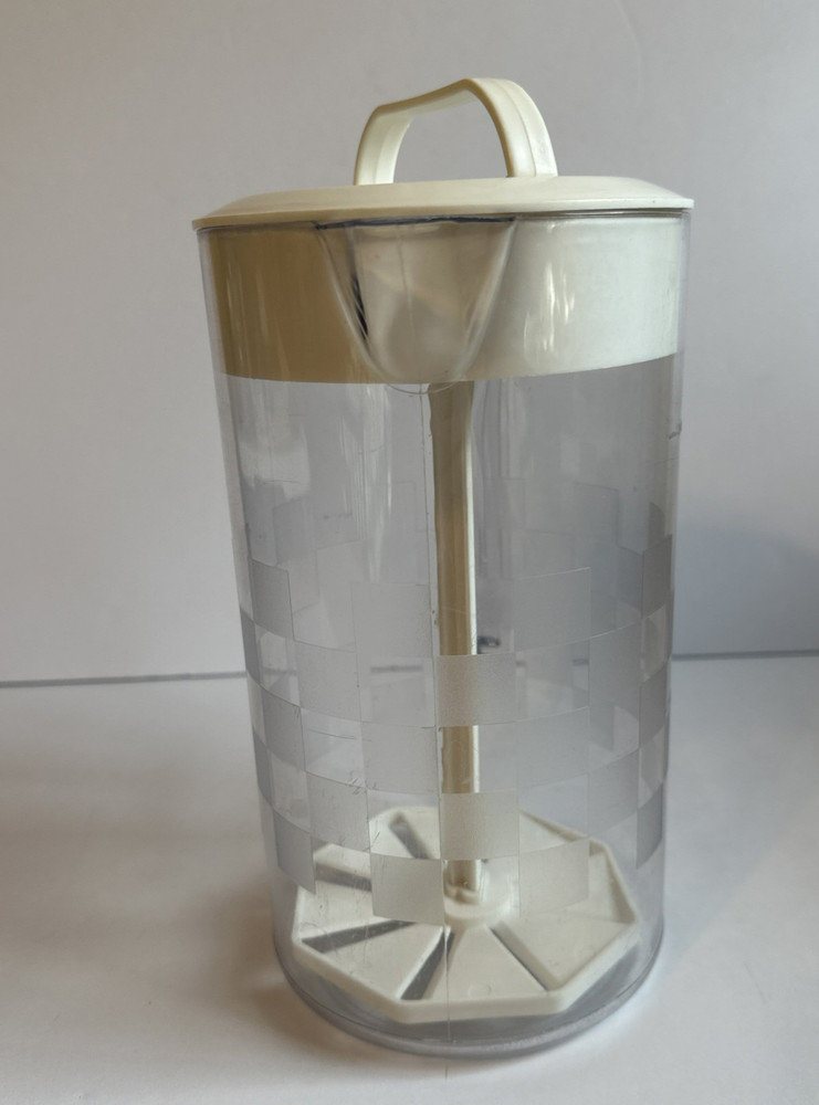 Pampered Chef Quick-Stir Pitcher 2 Quart Checkerboard Pattern White Lid