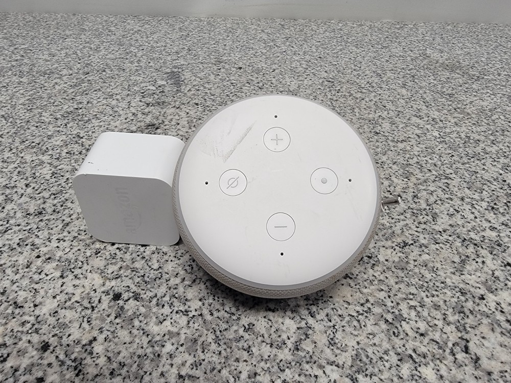 Amazon Echo Dot 3rd Gen Smart Speaker Glacier White D9N29T