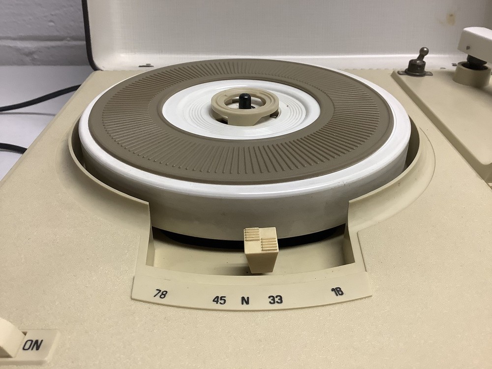 General Electric Transistor Solid State Record Player Vintage 4 Speed **READ**