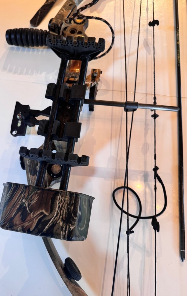 Matthews Ultra 2 Compound Bow with Soft Case and Bushnell Range Finder