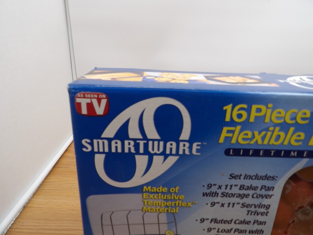 Smartware 16-Piece Basic Silicone Bakeware Set AS Seen TV- NEW IN BOX!!!!