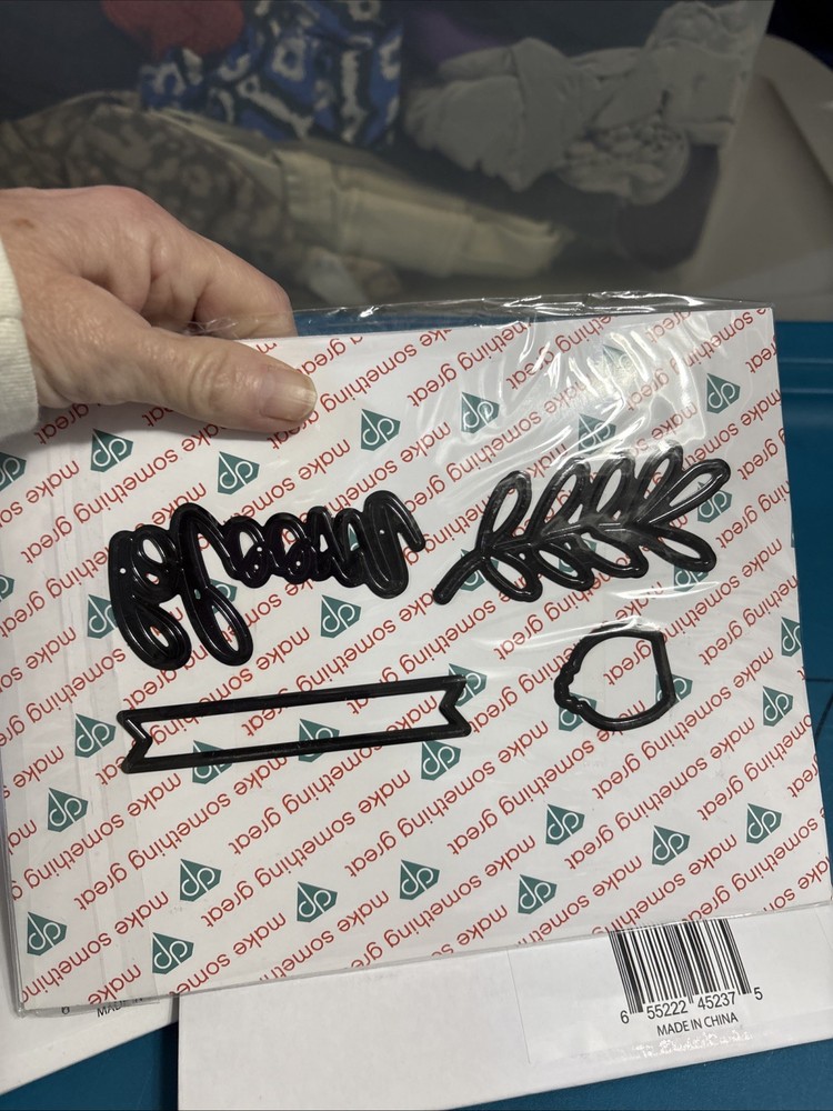 Diamond Press Embellishmet Pack & Die Greenery # 835261 NEW