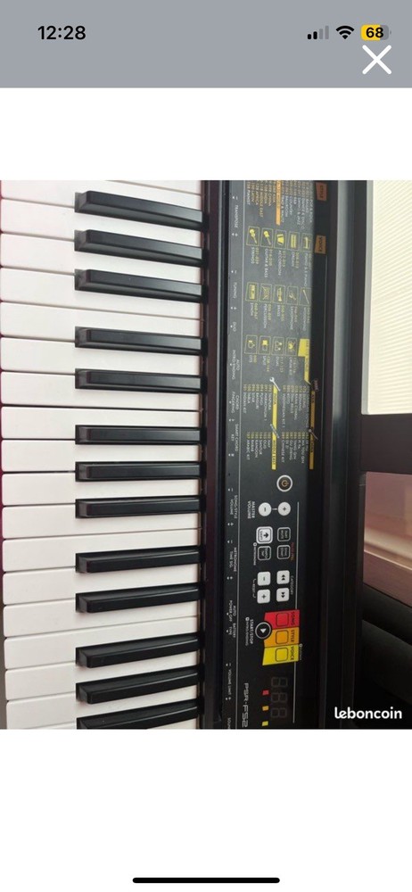 Piano YAMAHA