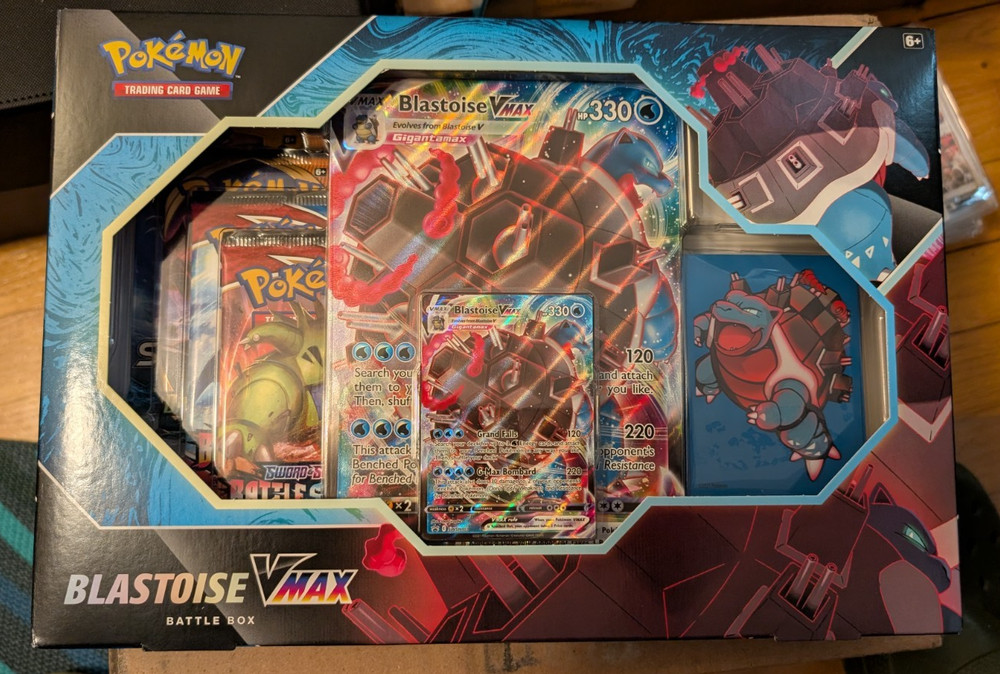 Pokémon TCG Blastoise VMAX Battle Box