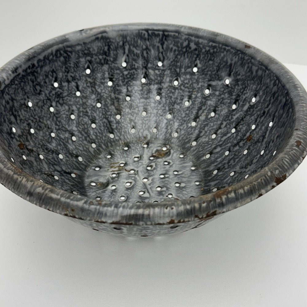 Vintage GRANITEWARE Enamelware COLANDER STRAINER Gray