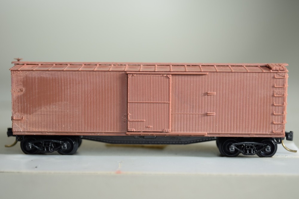 4894 Micro Trains 40' BOX car UN DEC   UN PAINTED