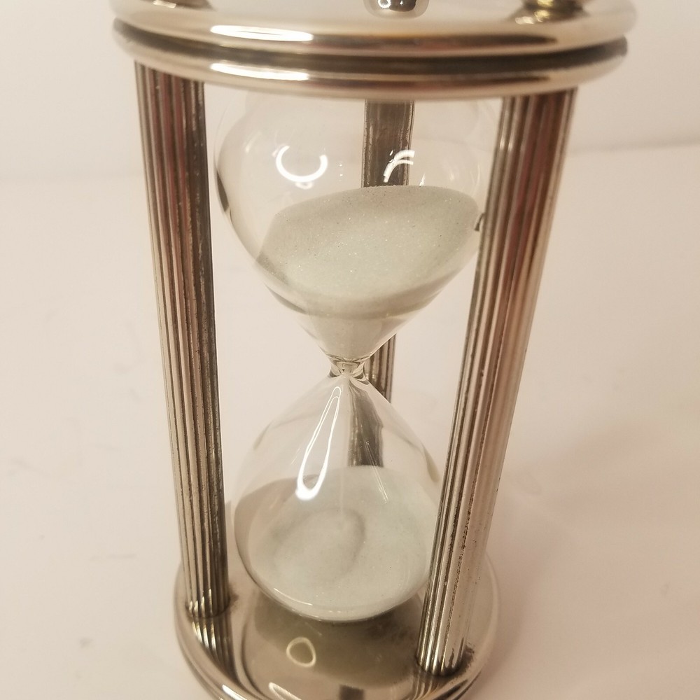 💲 Silver Hourglass Memorabilia Piece (LT2)