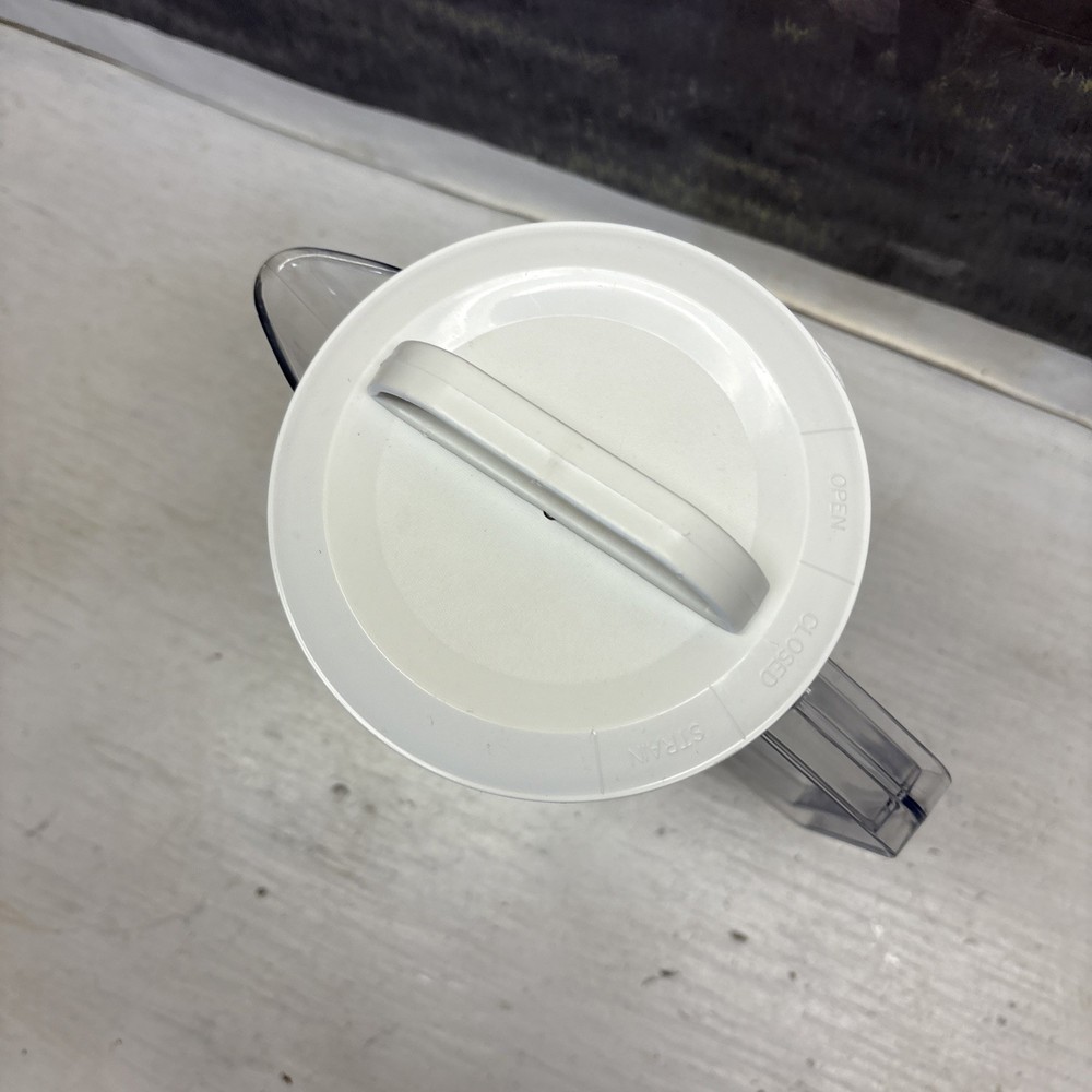 Pampered Chef Quick Stir 2 Quart Clear Pitcher Checker Board Pattern White Lid