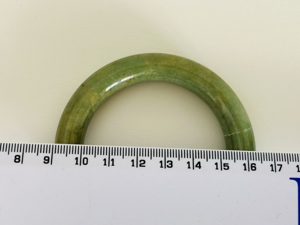 Natural Jadeite Round-form Bangle 70g.