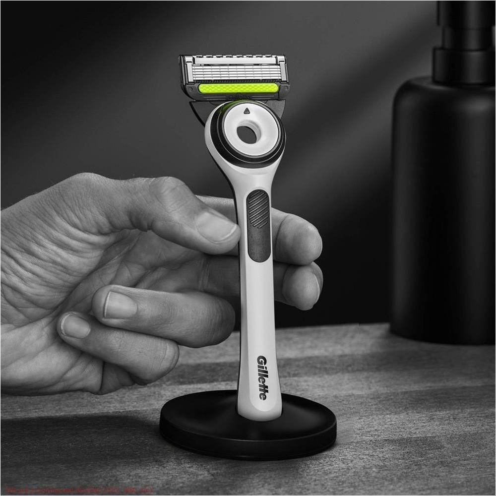Gillette Labs Sharp White Razor w/ 1 Razor Blade Refill & Magnetic Stand