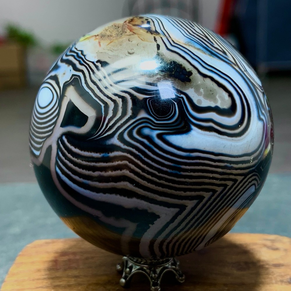 264GNatural black striped agate spherical energy therapy