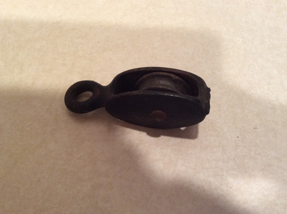 Vintage cast iron pulley, small 2 1/2"
