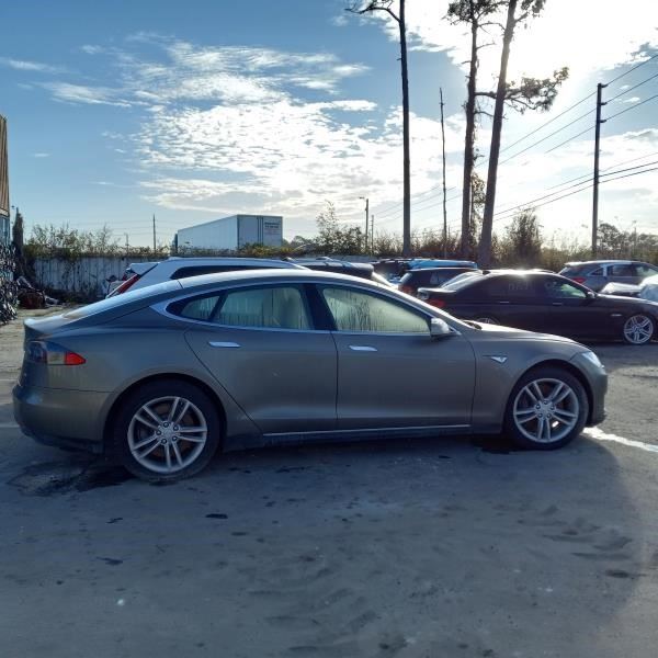 TESLA S 2015 Battery 479492