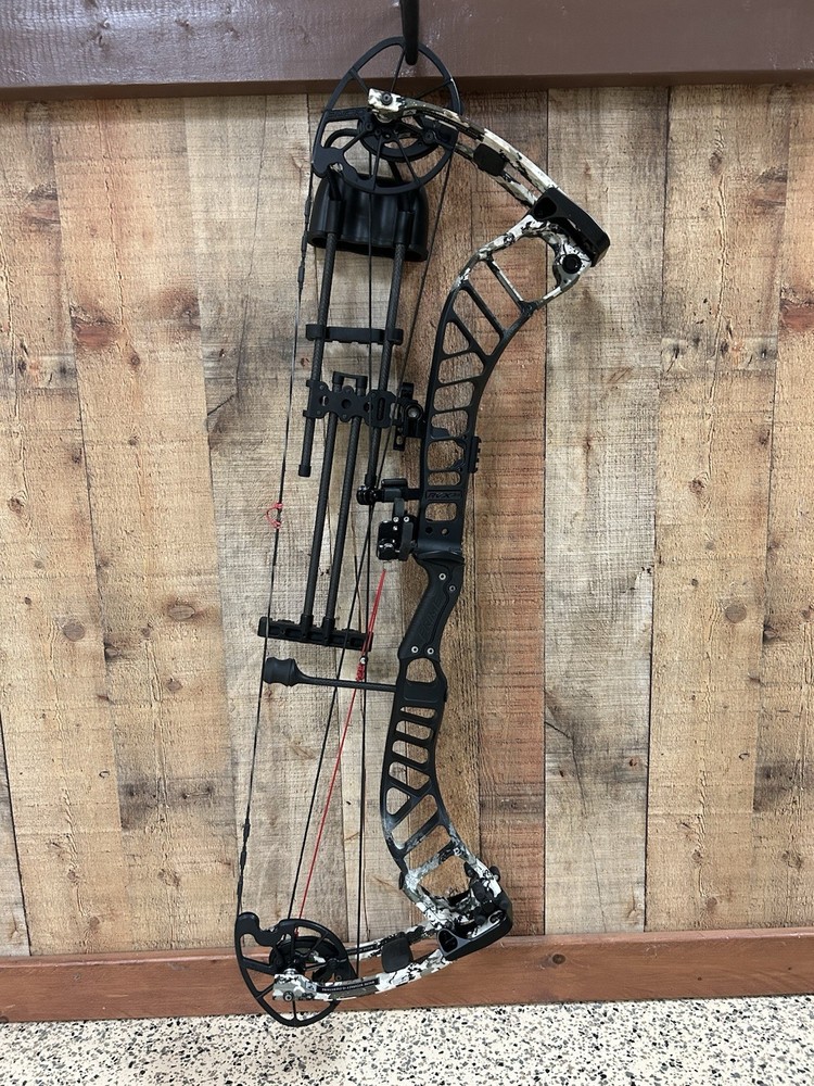 Prime RVX34 Compound Bow, 30” Draw, Left Hand, PLUS EXTRAS!!!