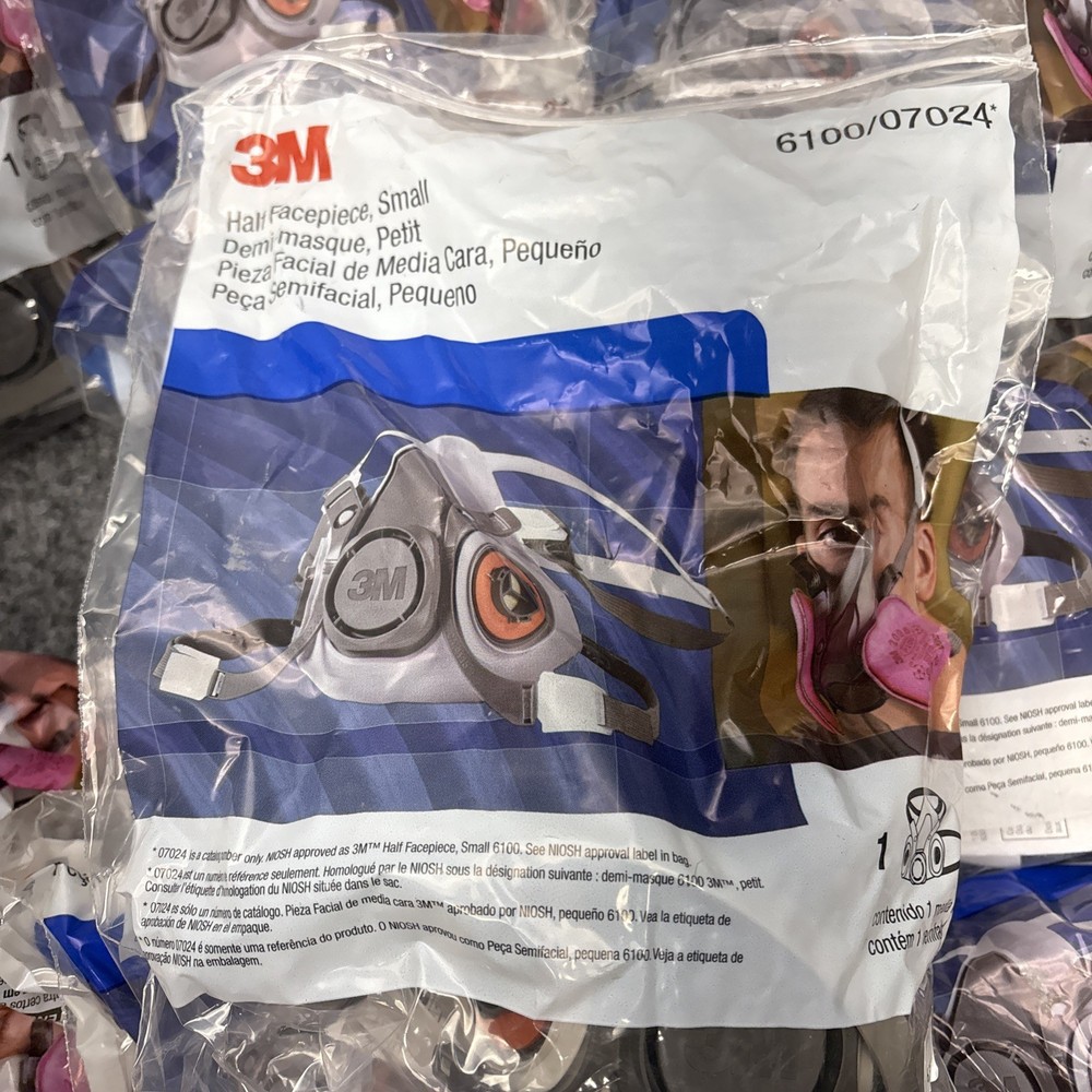 (23) 3M Reusable Respirators Half Facepiece Size Small 6100/07024