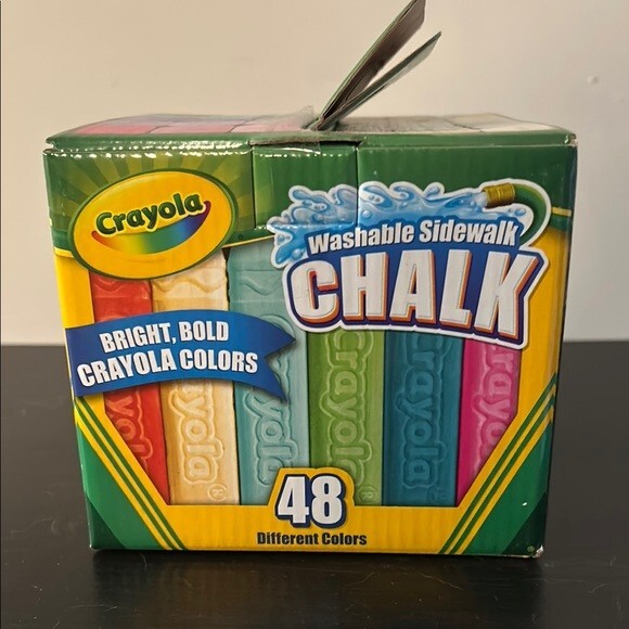CRAYOLA WASHABLE SIDEWALK CHALK -48 ASSORTED COLORS NEW
