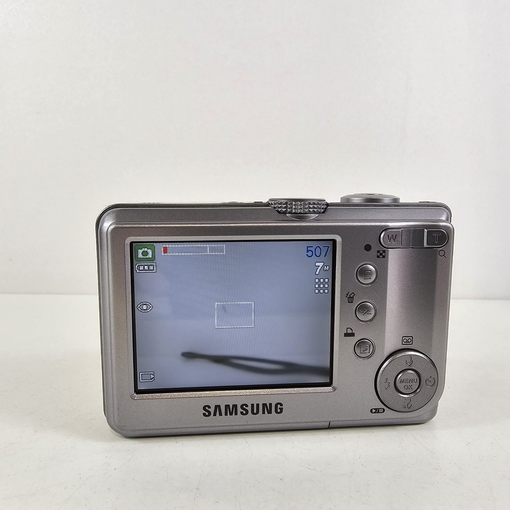 Samsung Digimax D73 7.2MP Compact Digital Camera - Silver