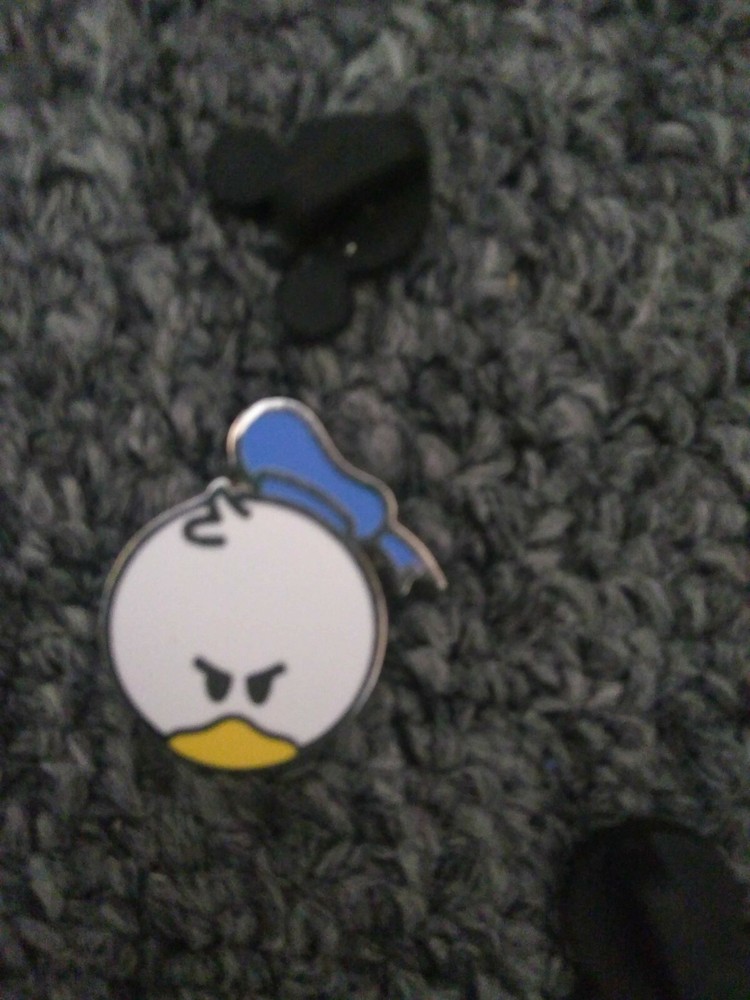 Donald Duck face - Disney pin