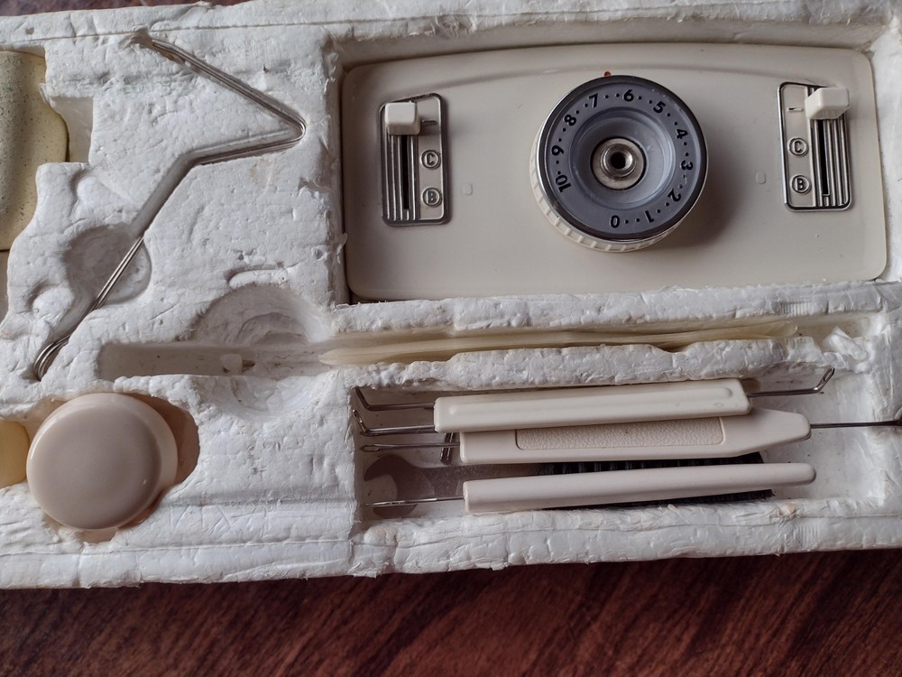 Studio SR302 Ribbing Attachment (Ribber)