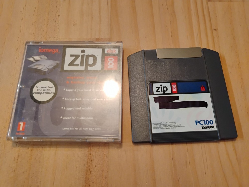 Iomega Zip 100MB Disk - 100MB PC format ZipDrive disk [VINTAGE retro tech]