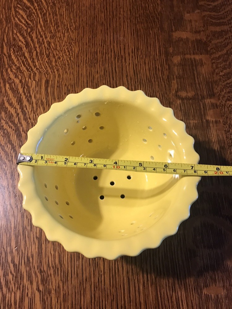 CHANTAL Stoneware Ceramic 7” Berry Strainer Fruit Veggie Colander Yellow. EUC