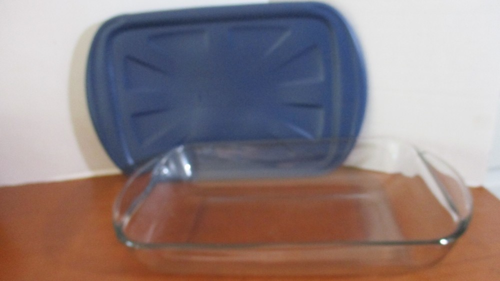 ANCHOR HOCKING 9 x 13 CASSEROLE BAKING DISH & LID