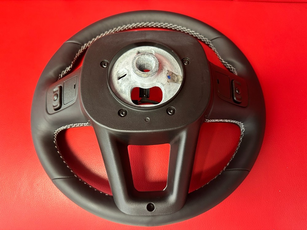 JEEP STEERING WHEEL LEATHER MULTI FUNCTION LEATHER STEERING WHEEL GENUINE NEW...