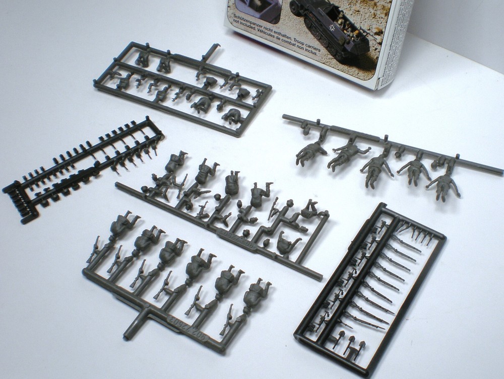 1/72 Scale German WWII Panzer Grenadier Infantry, Preiser