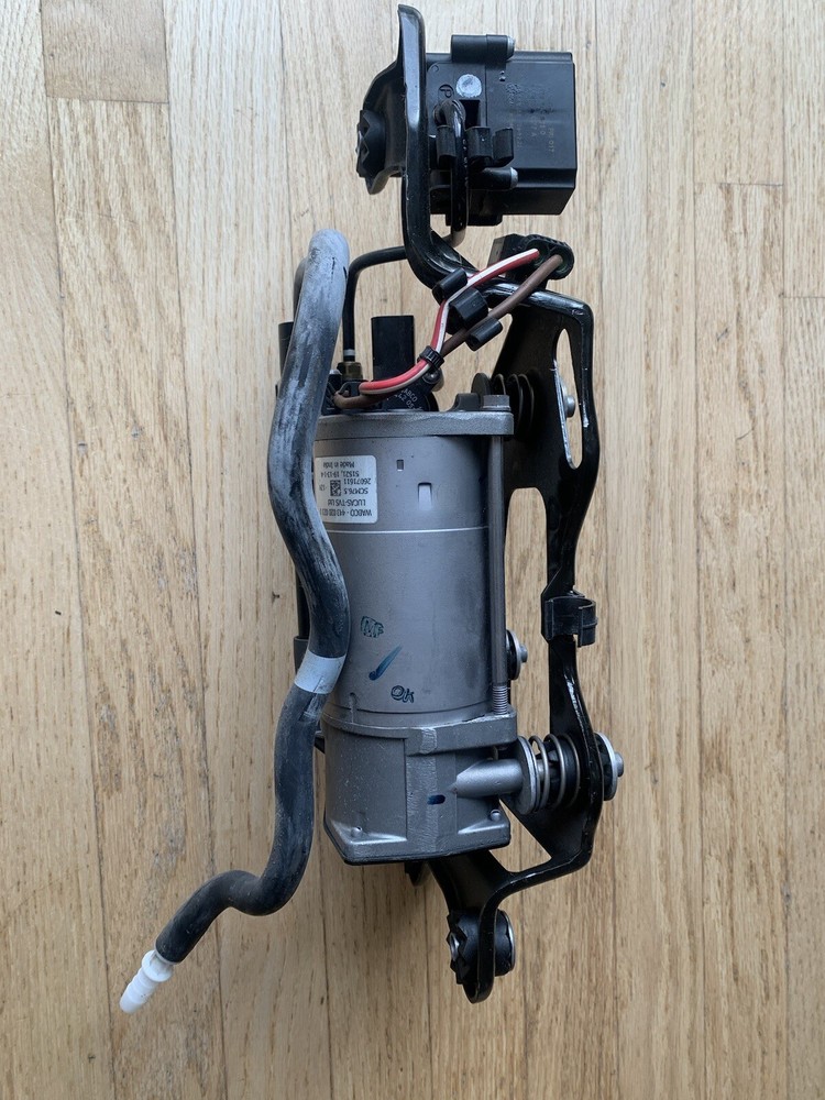 BMW X5 - AIR Suspension Compressor OEM