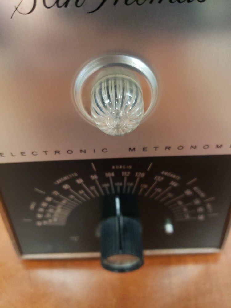 Vintage SETH THOMAS ELECTRONIC METRONOME Electric w/ Light Up Pulse E962-000