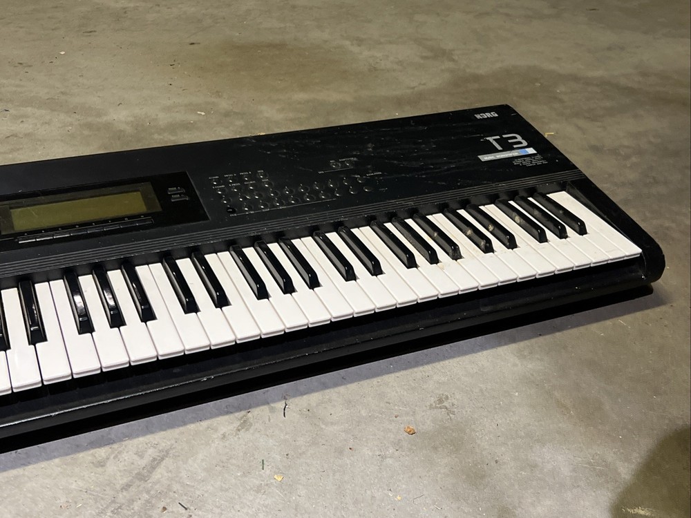 Korg T3 Keyboard - For Parts