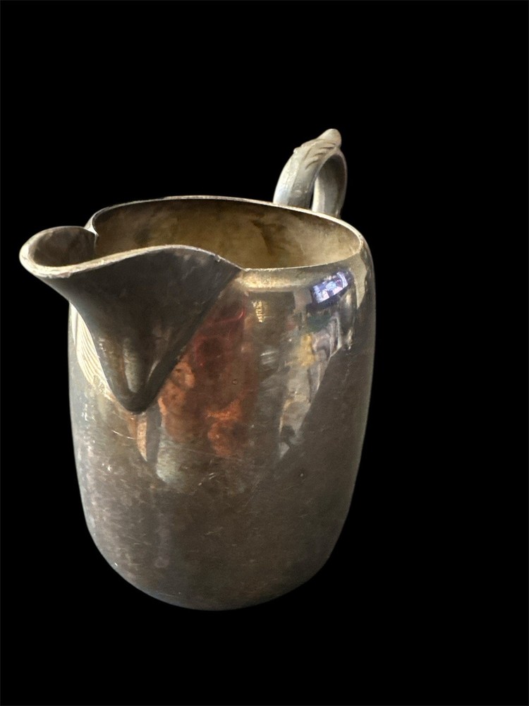 Chic Antique Silverplate Pitcher Jug Elegant Silver-Plated Decorative Vessel