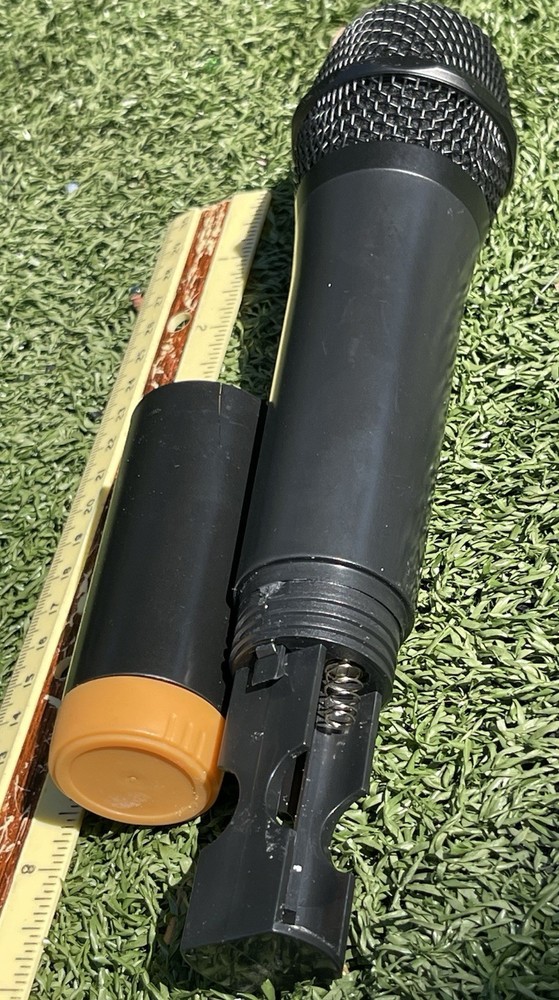 Wireless Handheld Microphone Black Listed as Working No Batteries